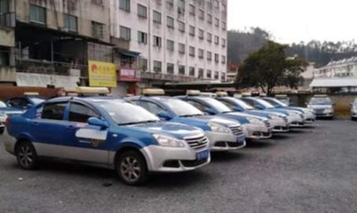 旌德縣出租汽車停運時，應急服務車隊上崗沖在前